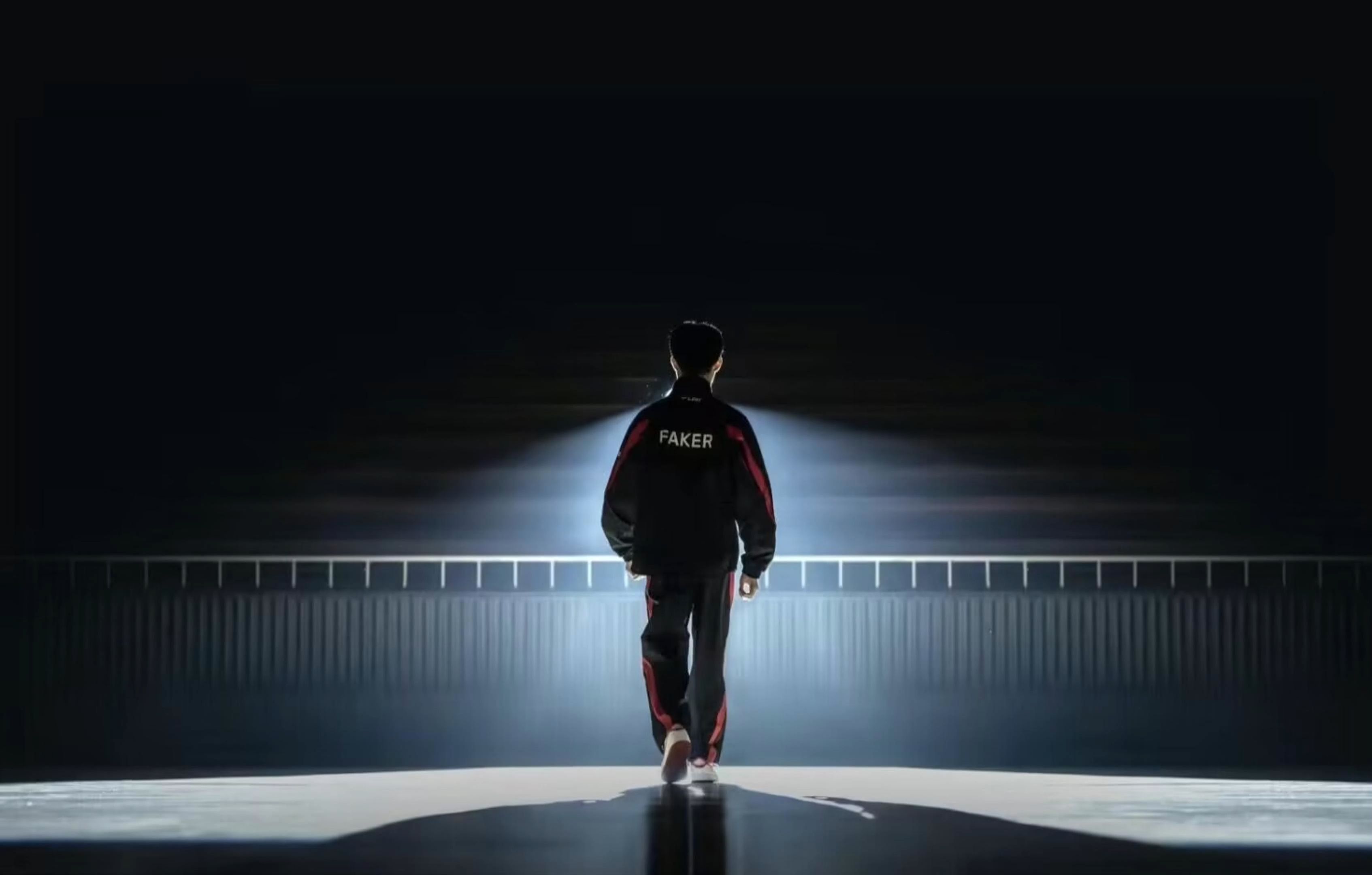 LNG官博分享季后赛西安日记：半决赛第二天选手教练对位训练！